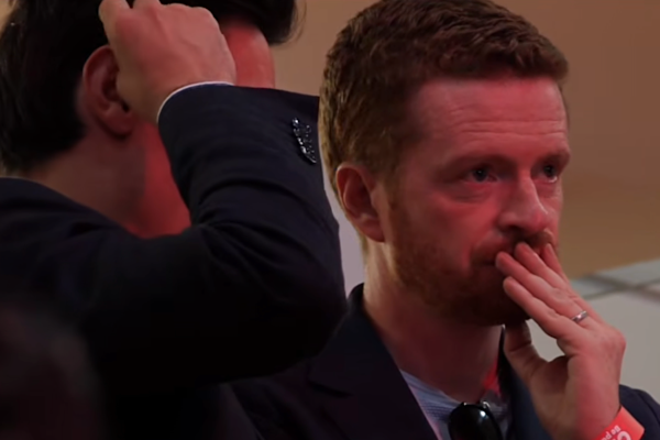 İngiltere Başbakanı'nın baş danışmanı Epstein skandalı sonrası istifa etti <