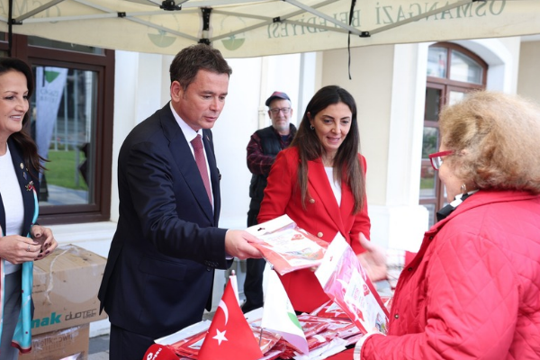 Osmangazi Belediyesi Türk bayraklarını yeniledi<