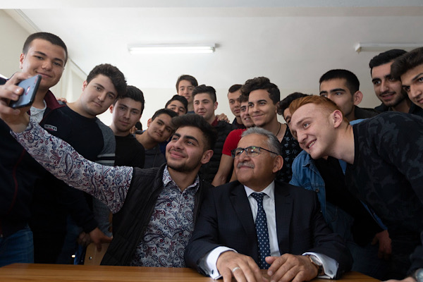 Başkan Büyükkılıç'tan üniversite adaylarına Kayseri daveti