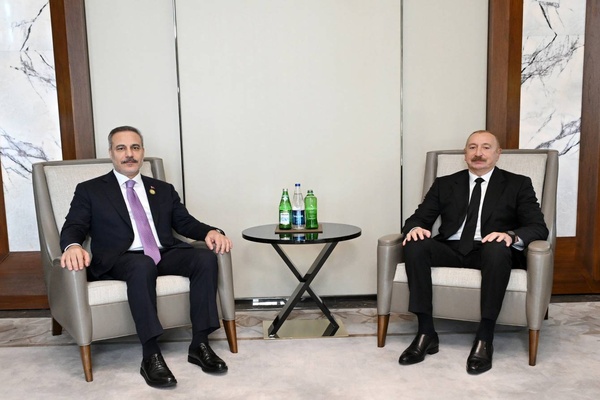 Aliyev ile Fidan, Azerbaycan-Türkiye ilişkilerini görüştü<