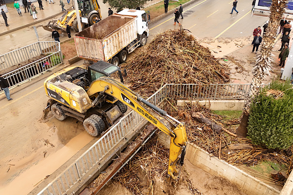 Mersin’de kuvvetli yağış ve derelerdeki taşkınlara müdahale edildi