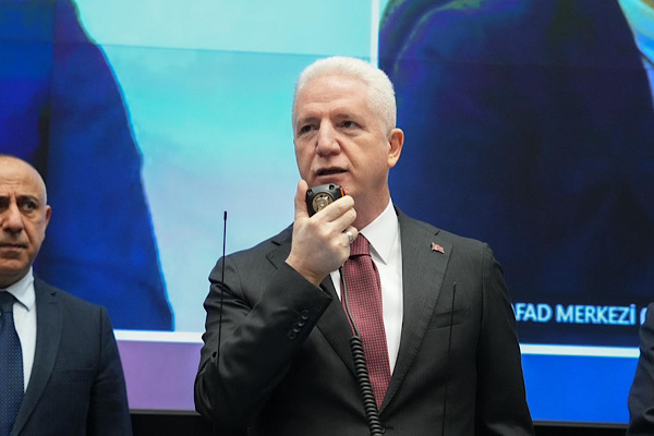 Vali Gül, SOLOTÜRK pilotlarıyla bir araya geldi<