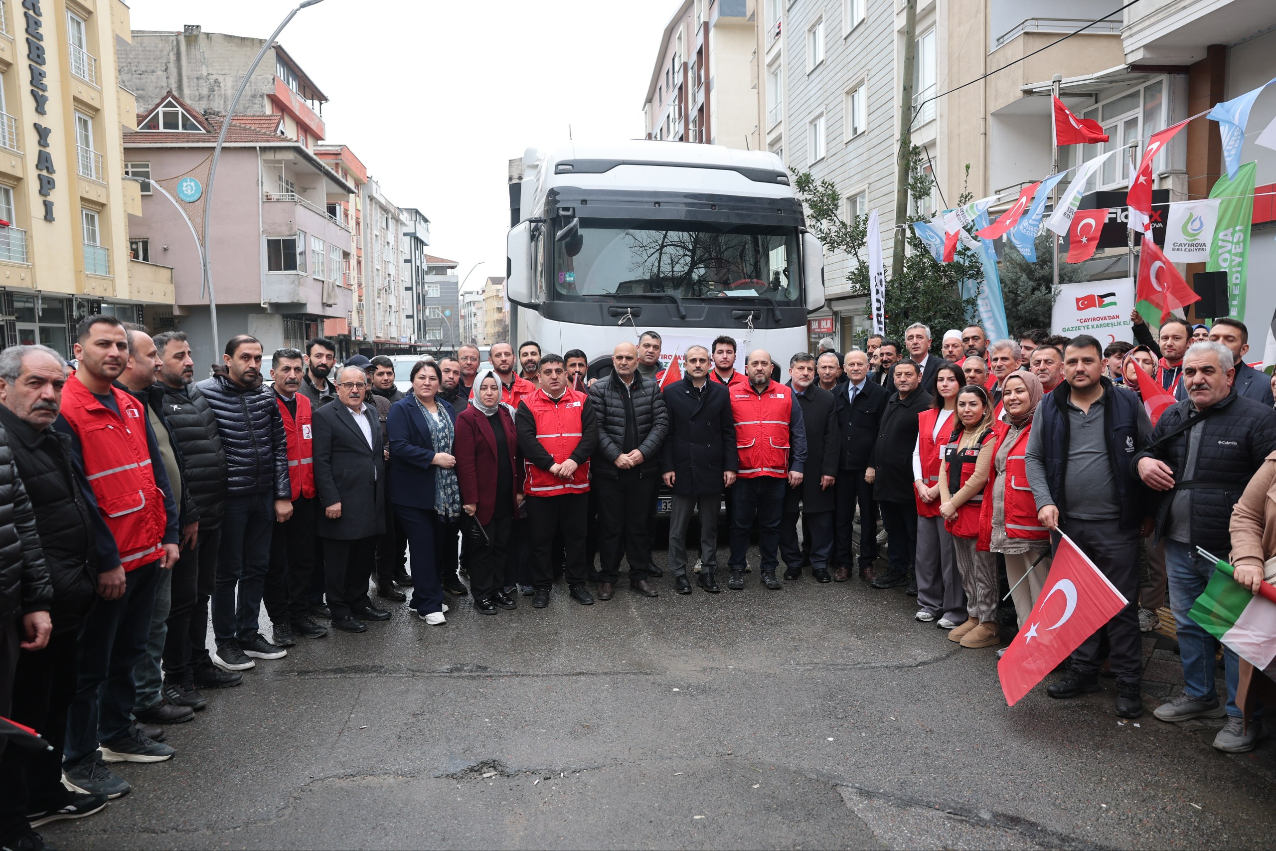 Çayırova’dan Gazze’ye 2 tır dolusu yardım gönderildi<
