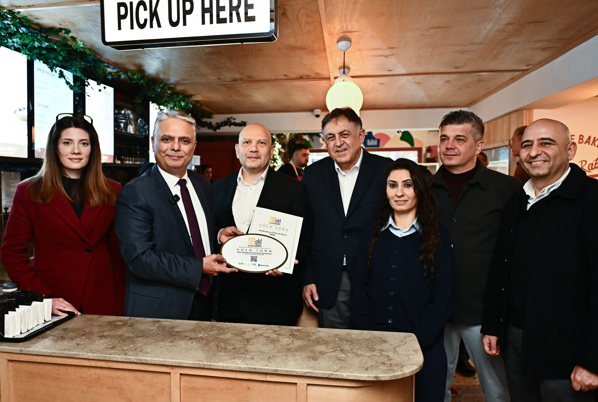 Muratpaşa'da işletmelere Gold Town Gıda Güvenliği ve Hijyen Sertifikası verildi