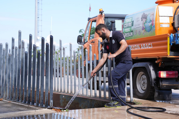 Giresun’da alt geçitlerde temizlik çalışması yapıldı<