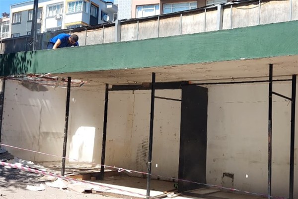 Buca’da işgalci işletmelerin tahliyesine başlandı<