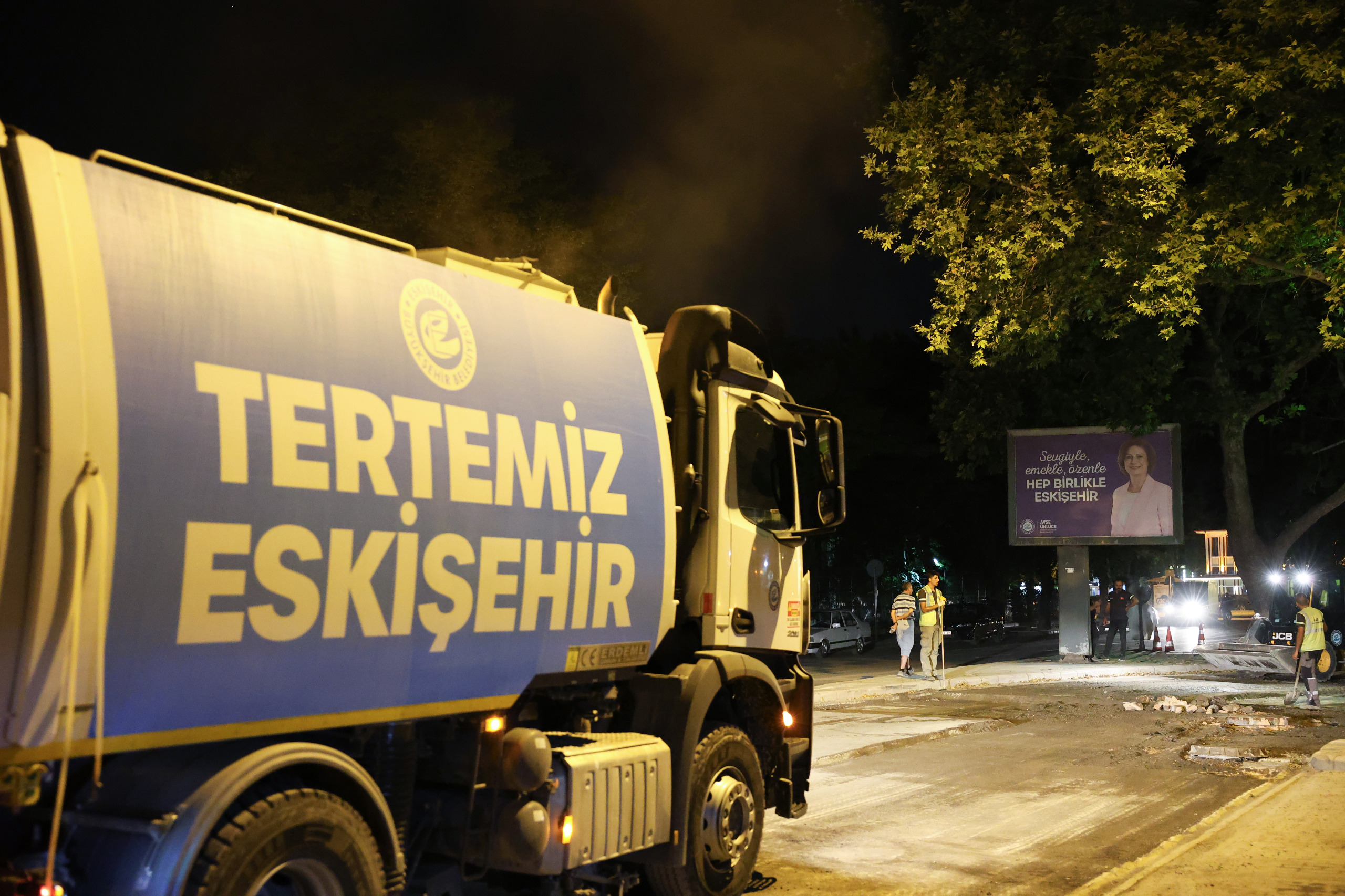 Eskişehir'de yol çalışmaları devam ediyor<