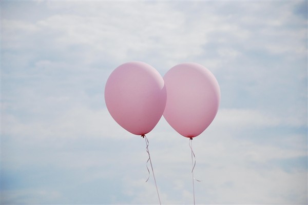 İstanbul’da gökyüzüne pembe balonlar bırakıldı