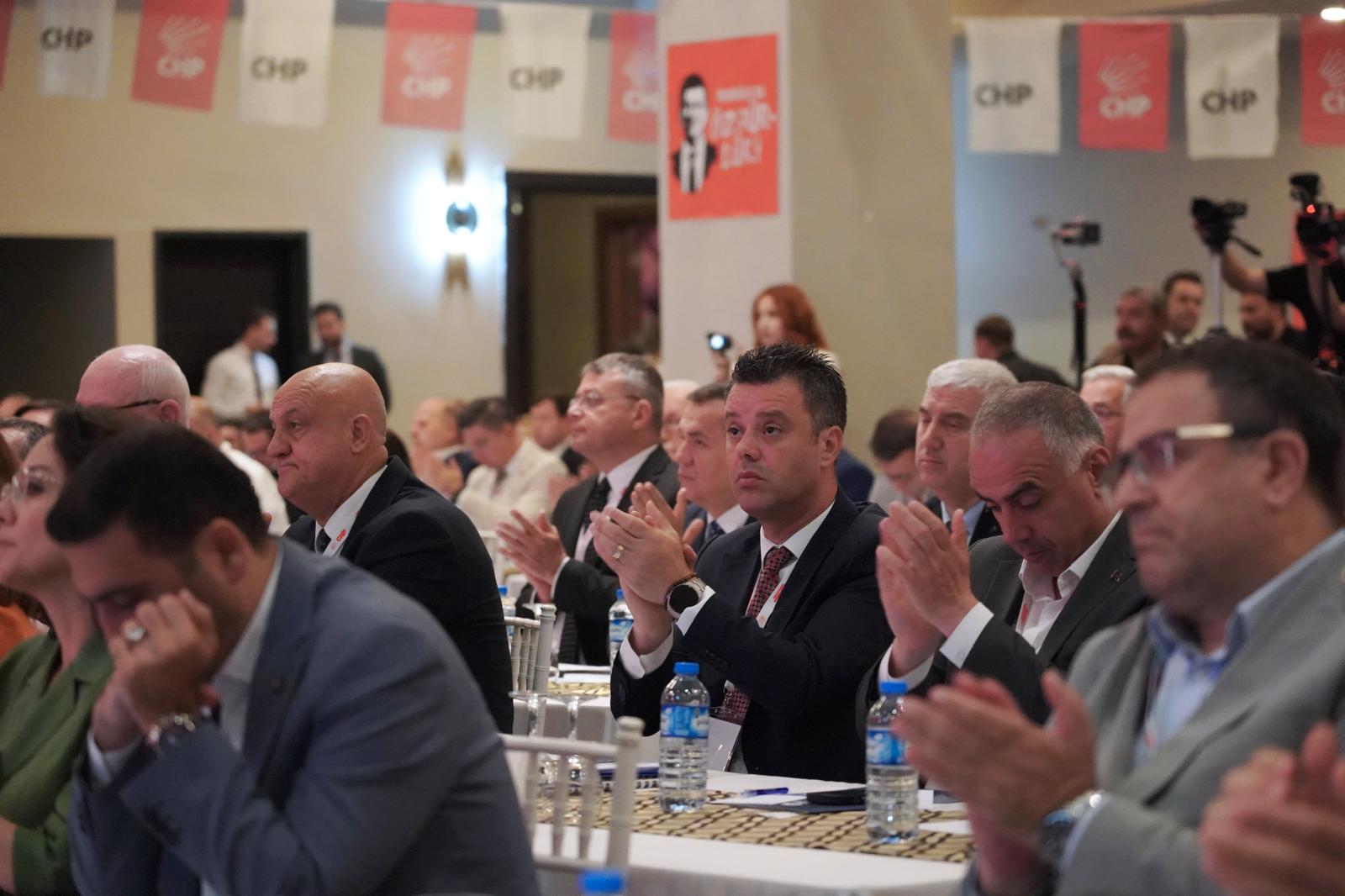 Başkan Sarıkurt, belediye başkanları toplantısına katıldı<