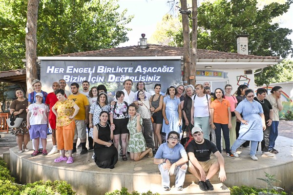 Polonyalı özel eğitim grubu, Engelsiz Kafe’yi ziyaret etti<