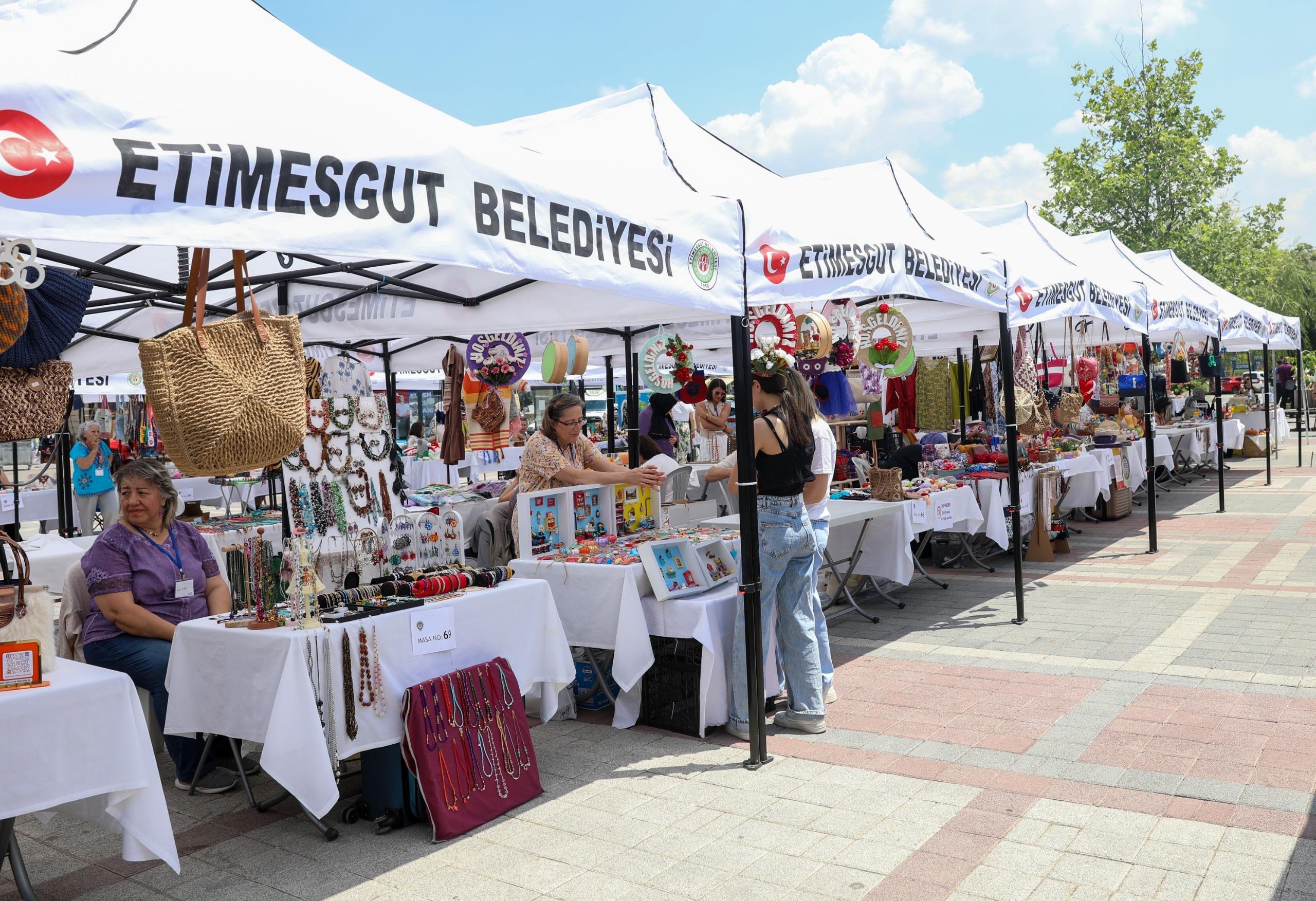 Kadın Emeği Pazarı, Atakent'te vatandaşlarla buluştu<