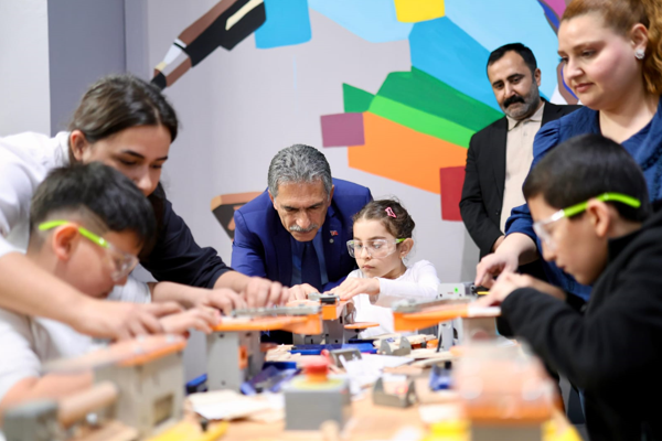 Teknoloji ve Tasarım Atölyesi ile Ahşap Montaj Atölyesi'ne ilgi sürüyor<