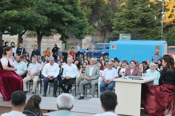 Çiftçi: Çayırova’da tiyatro eğitimleri devam edecek<