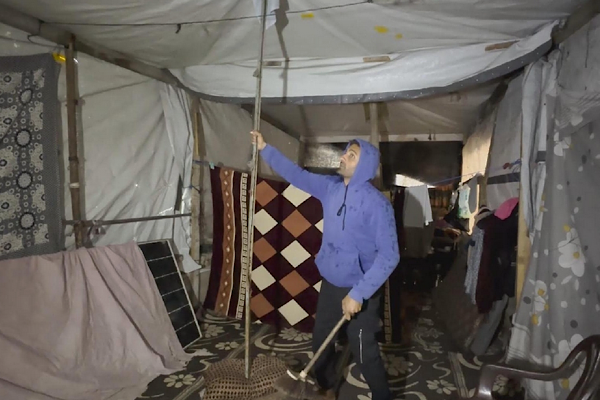 Gazze’de çadır kampları sular altında kaldı<