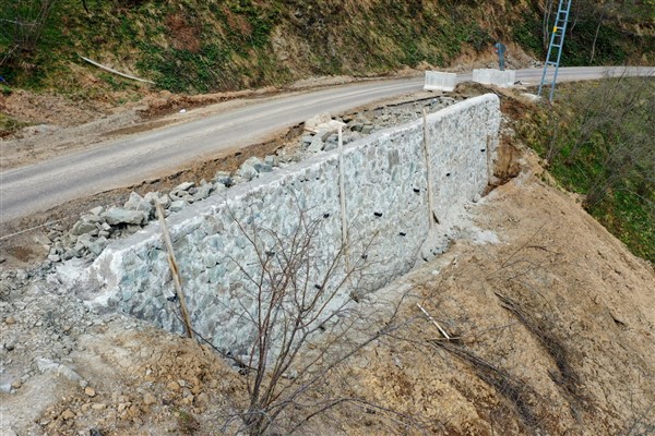 Ordu Büyükşehir, Gürgentepe ilçesindeki taş duvar çalışmasını tamamladı