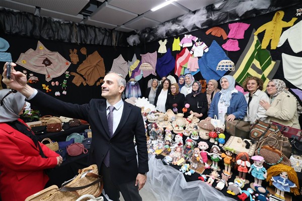 Çayırova’da el emeği göz nuru eserler görücüye çıktı<