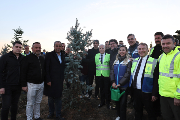 Bursa Büyükşehir Belediyesi 15 bin 28 fidanı toprakla buluşturdu<