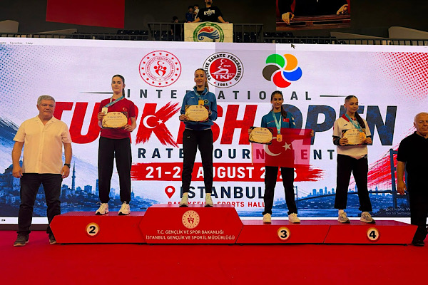 Naz Kayadere, Turkish Open Karate Turnuvası’nda şampiyon oldu