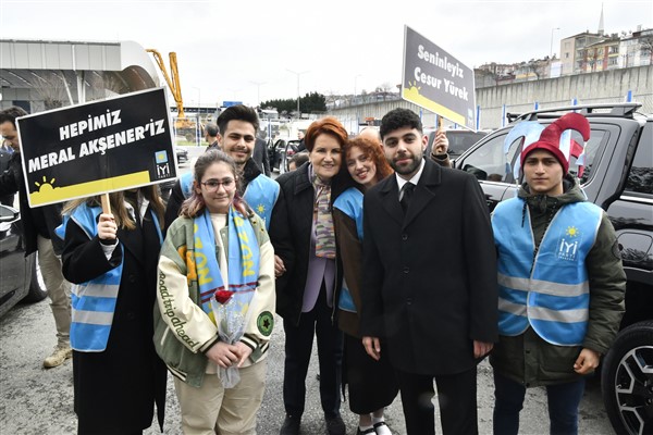 Akşener, Şalpazarı ilçesinde esnaf ziyareti yaptı<