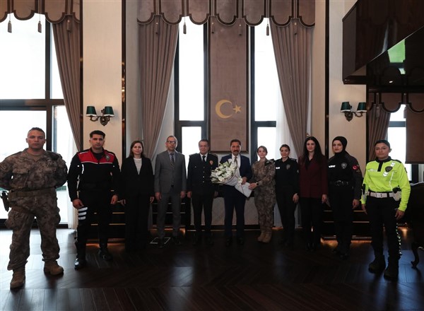 Hatay Valisi Masatlı, polis teşkilatı mensuplarını makamında kabul etti<