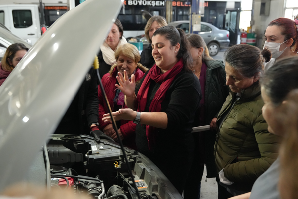 Eskişehir’de kadınlara yönelik araba bakım kursu <