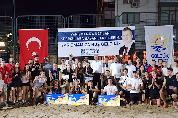 Gölcük’te Plaj Voleybolu Turnuvası sona erdi<