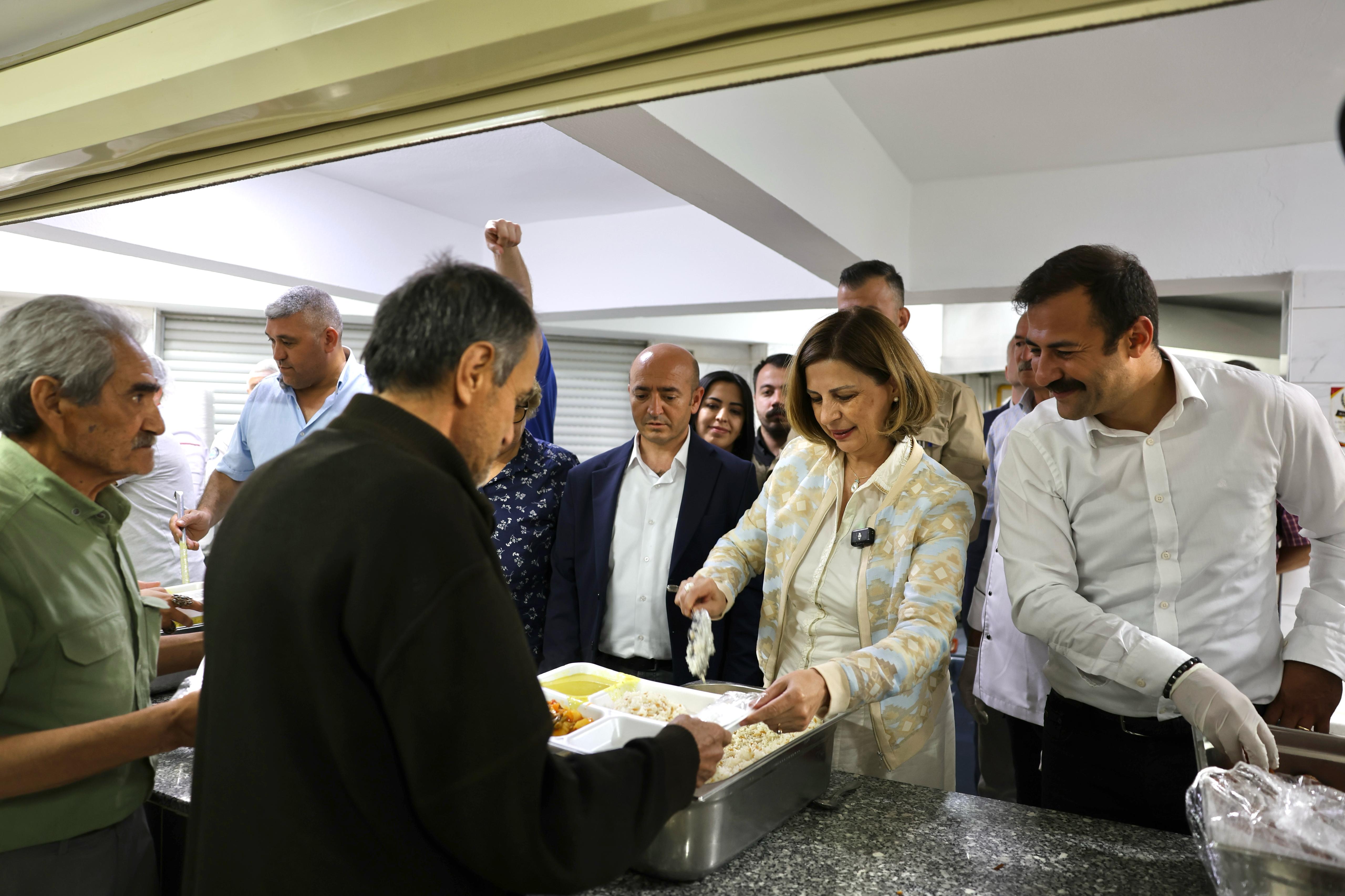Başkan Ünlüce, muharrem orucu tutan vatandaşlarla buluştu<