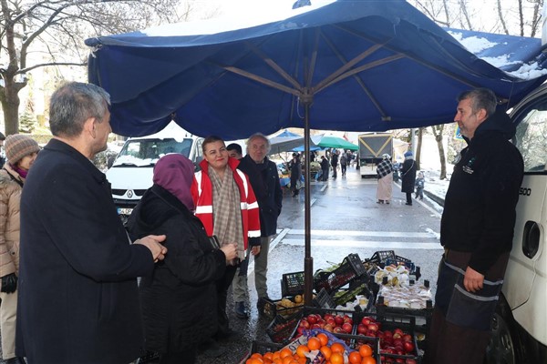 Başkan Hürriyet, Yuvam Akarca Pazar esnafını ziyaret etti<