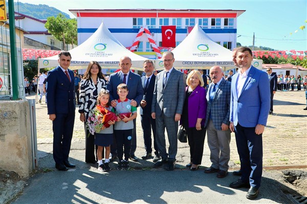 Vali Erol, İlköğretim Haftası Kutlama Programı'na katıldı