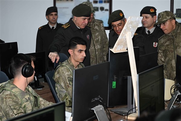 Genelkurmay Başkanı Gürek, TSK Elektronik Harp Tugay Komutanlığını denetledi