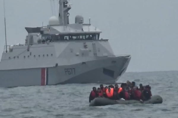 Gambiya açıklarında 200 göçmeni taşıyan tekne battı; onlarca kişi kayıp<