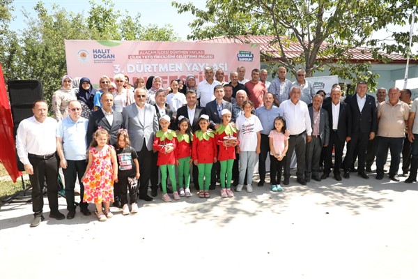 3. Dürtmen Yaylası Çilek Festivali gerçekleşti<