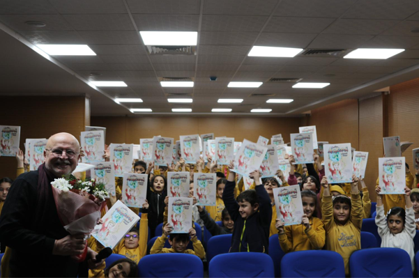 Yazar Ahmet Sınav, Van'da okurlarıyla buluştu