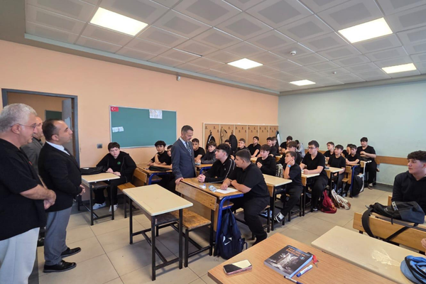 Kocaeli Valisi Aktaş, yeni eğitim yılı öncesi okulları ziyaret etti<