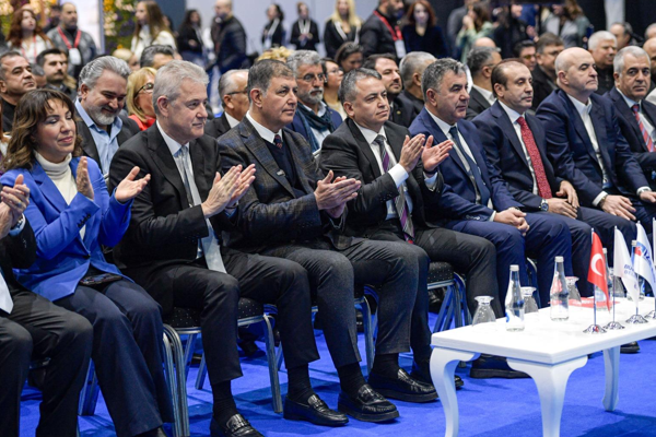 Başkan Tugay: Modanın geleceğini İzmir’den inşa ediyoruz<