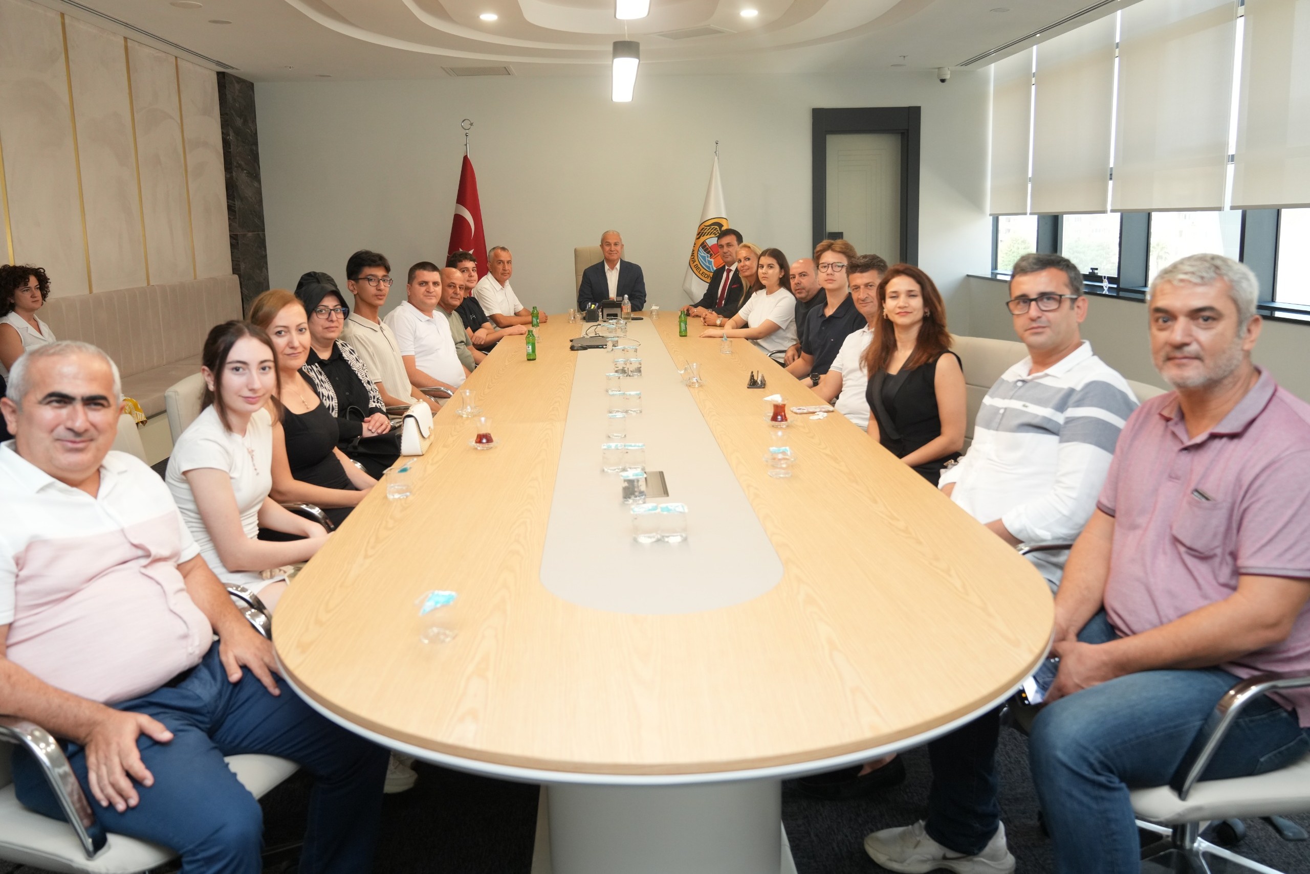 LGS'den tam puan alan 5 öğrenciden Başkan Özçelik'e ziyaret<