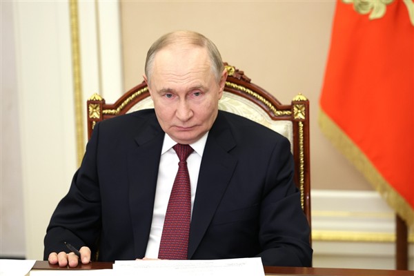 Rusya Devlet Başkanı Putin, hükümet üyeleriyle toplantı yaptı <