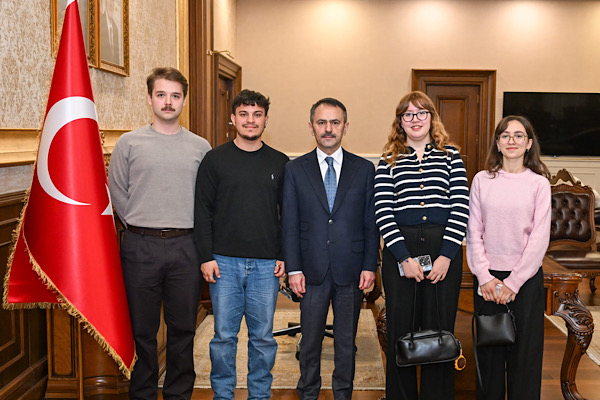 Kocaeli Üniversitesi öğrenci kulüplerinden Vali Aktaş'a ziyaret<