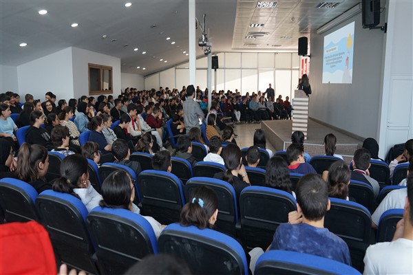 Esenyurt Belediyesi'nden öğrencilere seminer