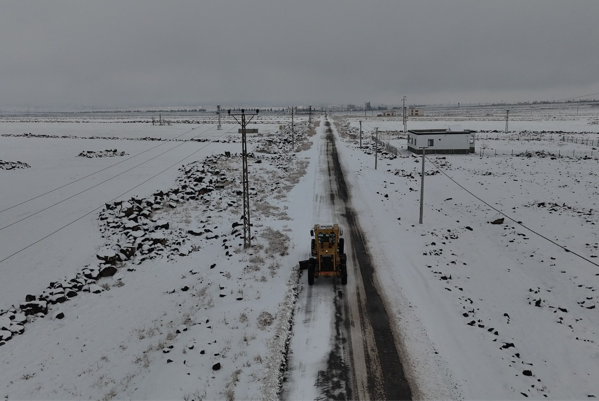 Kayapınar Belediyesi karla mücadele çalışmalarını sürdürüyor 
