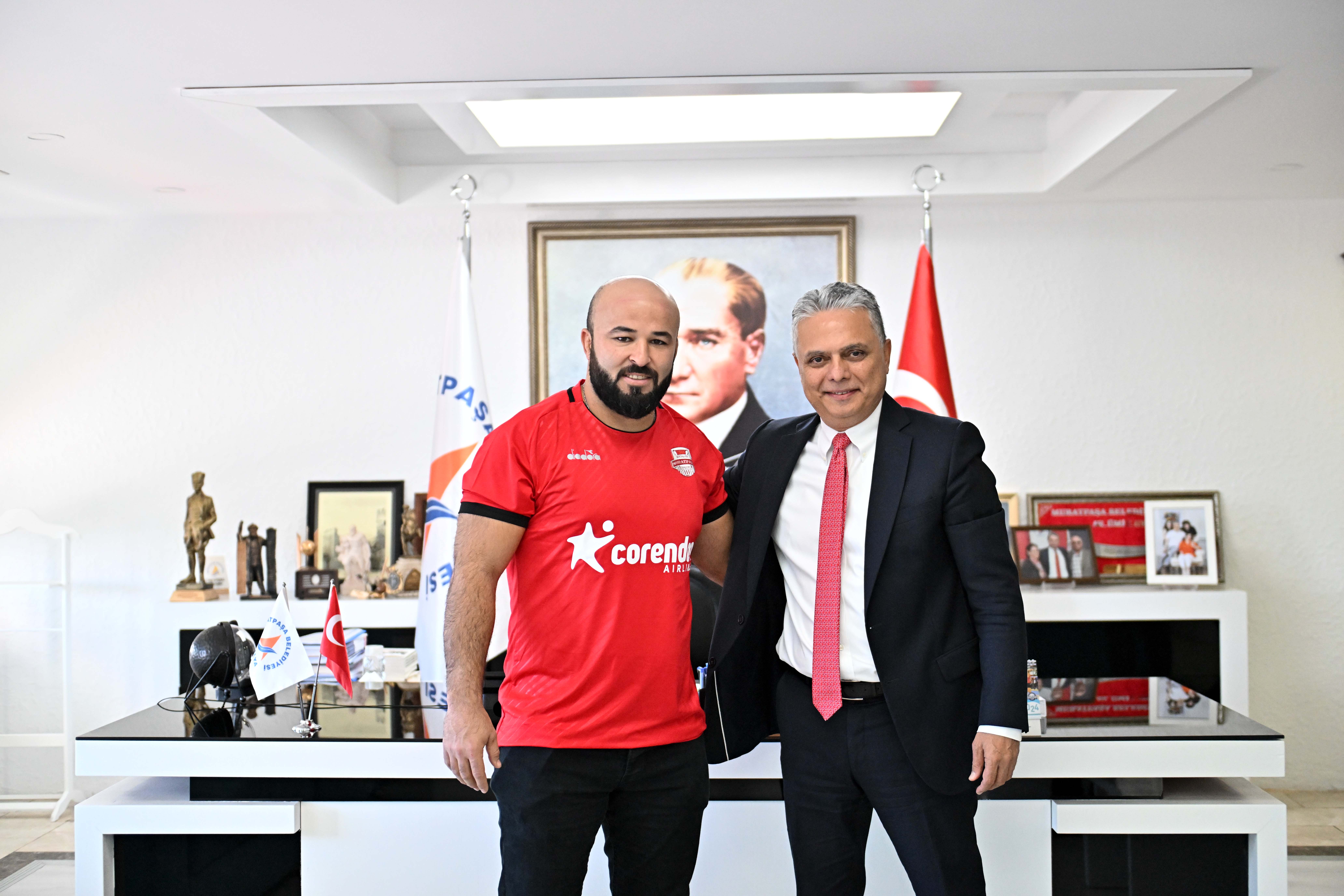 Güreşçi Orhan Okulu, altın kemeri Antalya'ya getirmeye hazırlanıyor<