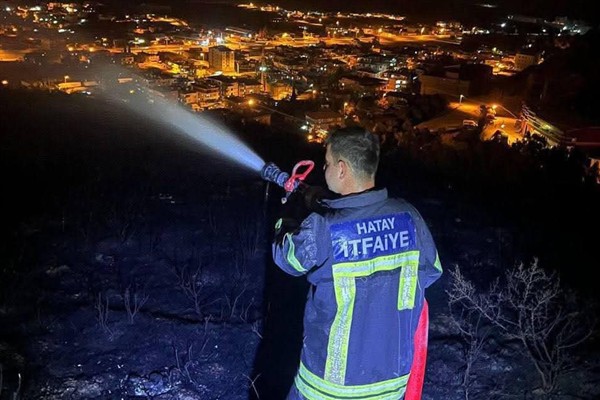 Hatay’da orman yangınına müdahale sürüyor 
