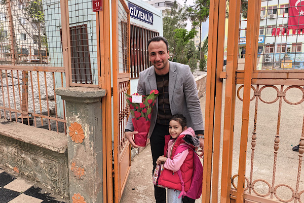 Karaköprü’de velilerden öğretmenlere dayanışma ziyareti<