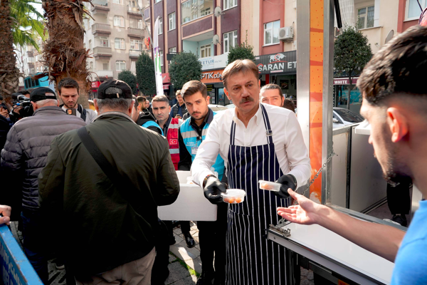 Bahçelievler'de şehitler için mevlit okutuldu, lokma dağıtıldı<