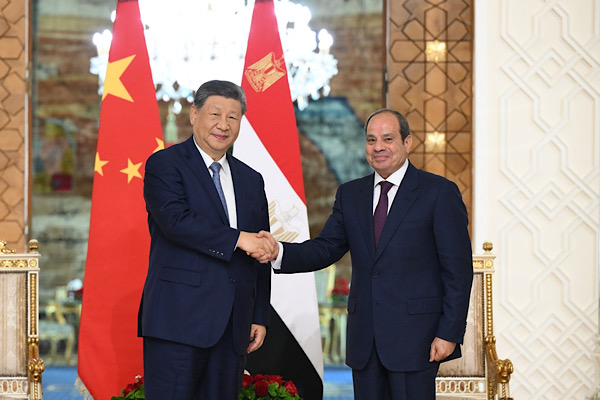 Xi Jinping ve Sisi Kahire’de görüştü<