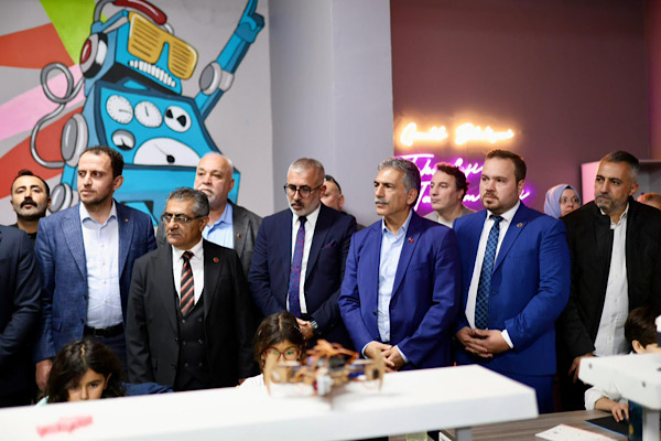 Gemlik Belediyesi Tarafından “Teknoloji ve Tasarım Evi” açıldı