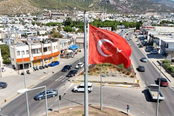 Bodrum’da bayrak direklerinin bakımı tamamlandı