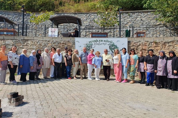 Bursa'da “Sonbahara Merhaba” buluşması Zeyniler Köyü’nde gerçekleşti<