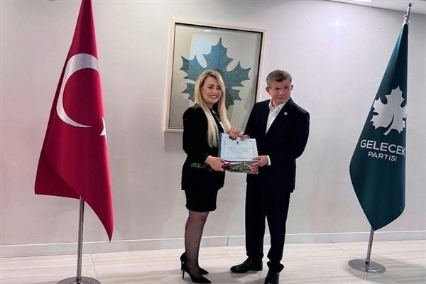 Gelecek Partisi Bursa İl Başkan Yardımcısı Işık Başaran istifa etti<
