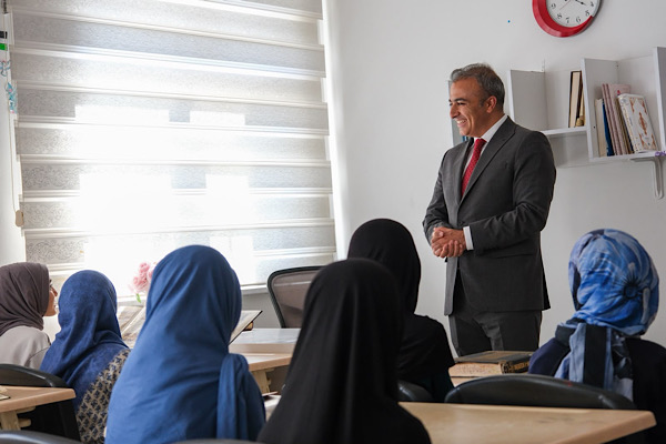 Karaman Valisi Çiçek, Kur’an kursu öğrencileriyle bir araya geldi<